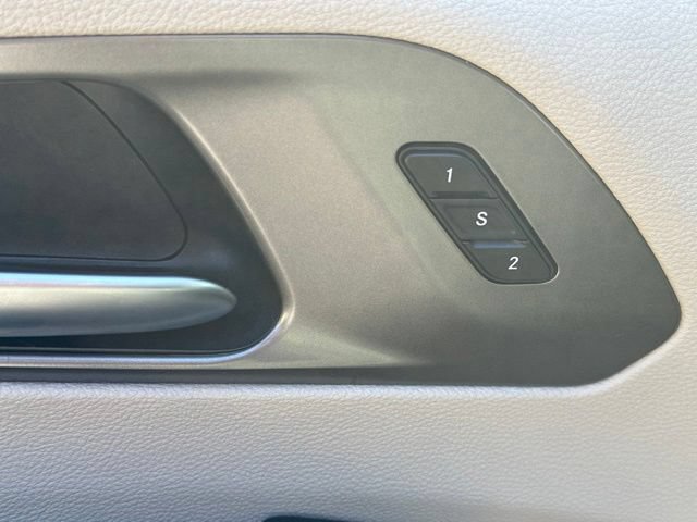 Used 2022 Chrysler Pacifica Touring-L FWD image 12