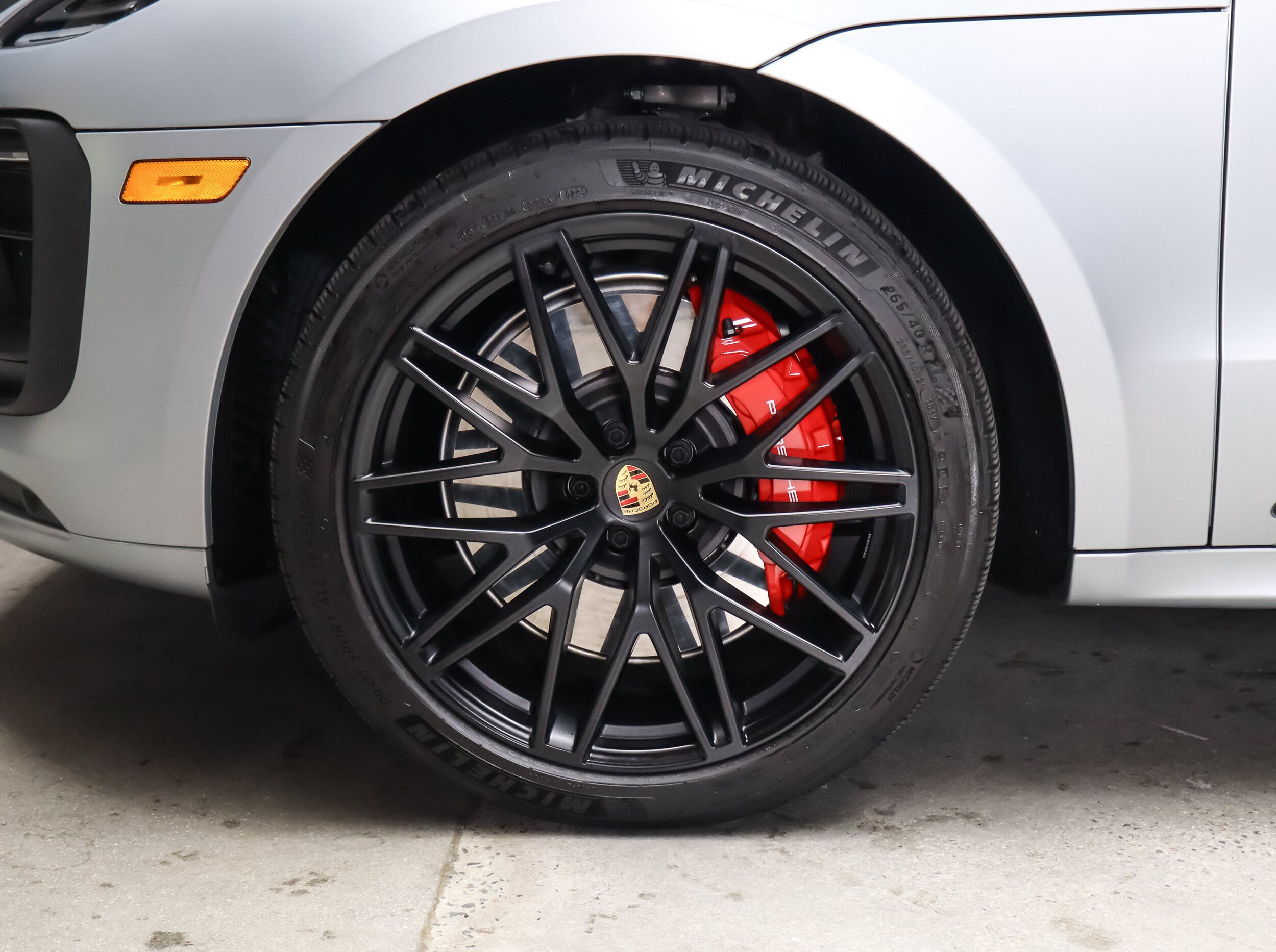 Certified 2025 Porsche Macan GTS AWD/4WD image 11