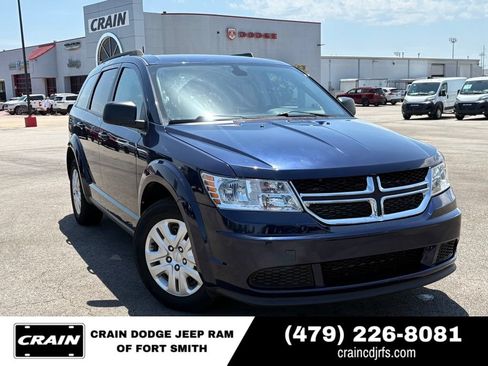 Used 2020 Dodge Journey SE FWD image 1