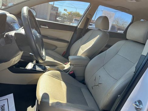 Used 2011 Hyundai Elantra SE image 25