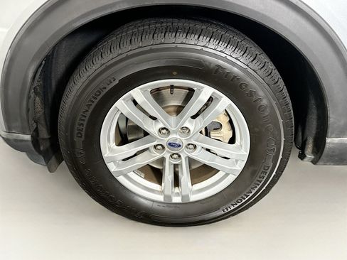 Used 2020 Ford Explorer XLT w/ Equipment Group 202A image 11