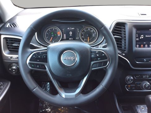 Used 2020 Jeep Cherokee Latitude Plus FWD image 21