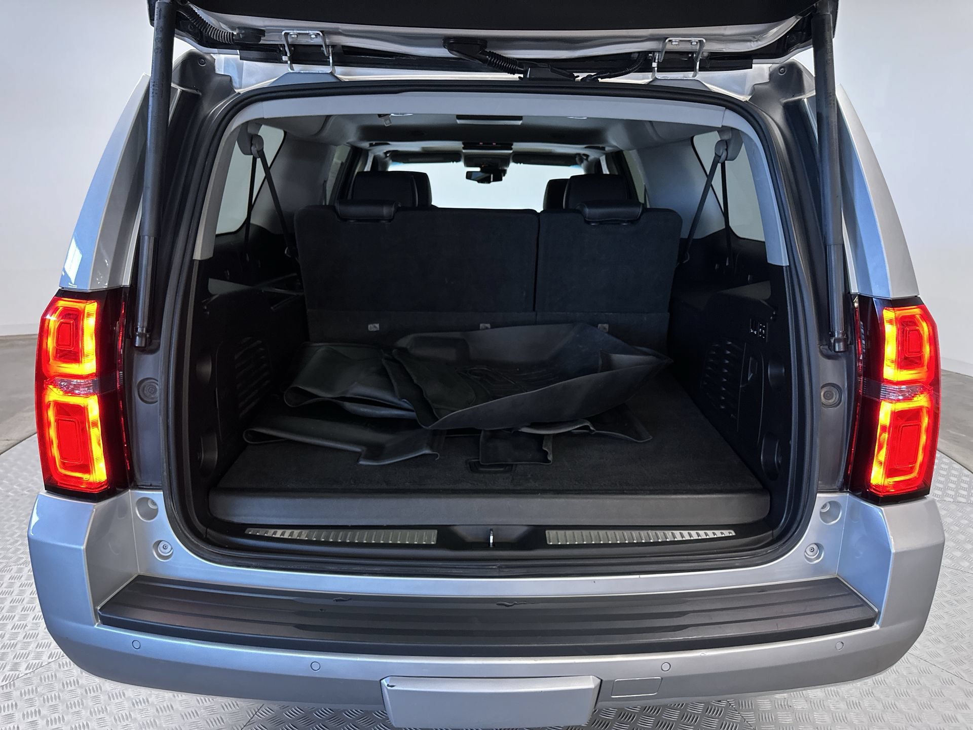 Used 2018 Chevrolet Suburban LT AWD/4WD image 28