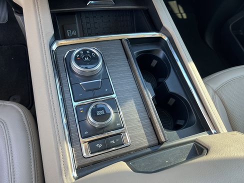 Used 2024 Ford Expedition Limited image 25