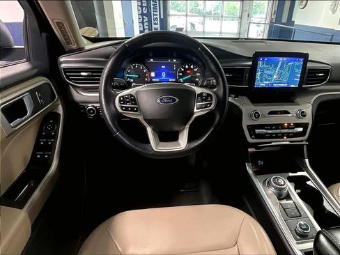 Used 2023 Ford Explorer XLT w/ Equipment Group 202A AWD/4WD image 18