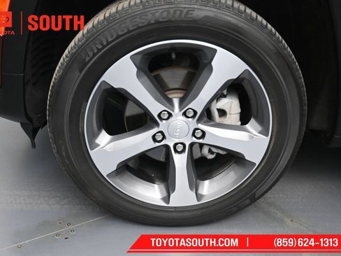 Used 2023 Jeep Grand Cherokee Limited AWD/4WD image 33