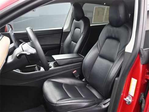 Used 2021 Tesla Model Y Long Range image 9