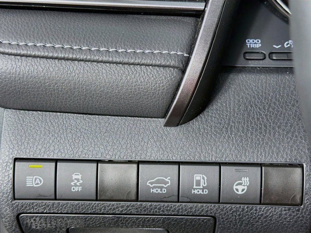 Used 2024 Toyota Camry SE w/ Cold Weather Package FWD image 15