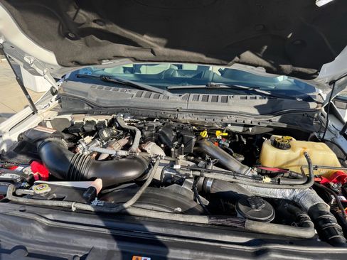 Used 2017 Ford F550 4x4 Regular Cab Super Duty image 15