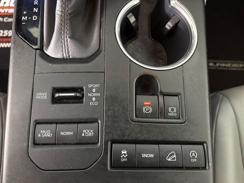 Used 2020 Toyota Highlander XLE image 20