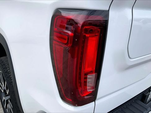 Used 2023 GMC Sierra 1500 AT4 w/ AT4 Premium Package AWD/4WD image 32