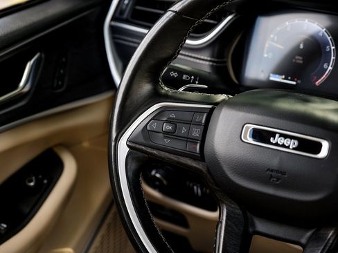 Used 2021 Jeep Grand Cherokee L Limited w/ Luxury Tech Group II image 27