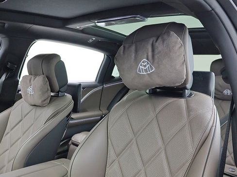 Used 2024 Mercedes-Benz Maybach S 580 4MATIC image 33