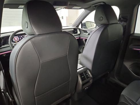 New 2026 Volkswagen Tiguan SE R-Line image 18