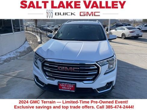 Used 2024 GMC Terrain SLT image 1