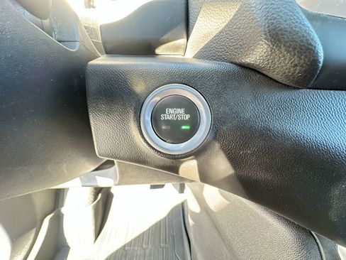 Used 2023 GMC Terrain SLE w/ Driver Convenience Package image 17