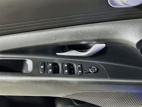 Used 2023 Hyundai Elantra SE FWD image 16