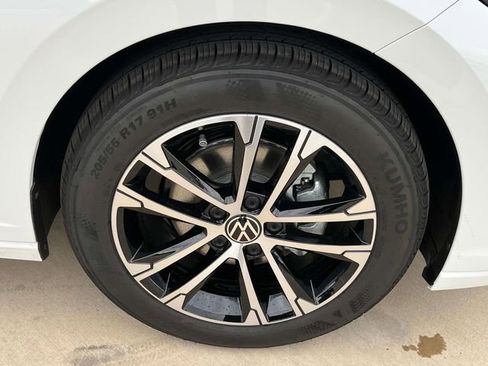 Certified 2025 Volkswagen Jetta Sport image 18