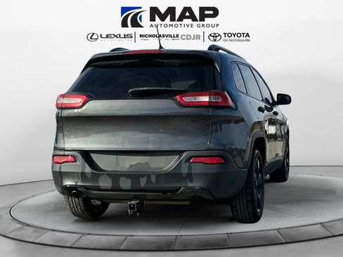 Used 2017 Jeep Cherokee Sport w/ Cold Weather Group image 5