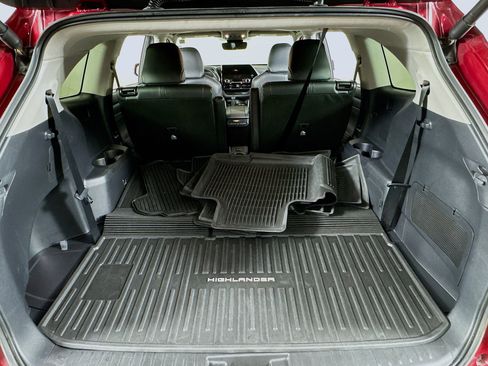 Certified 2025 Toyota Highlander XLE image 23