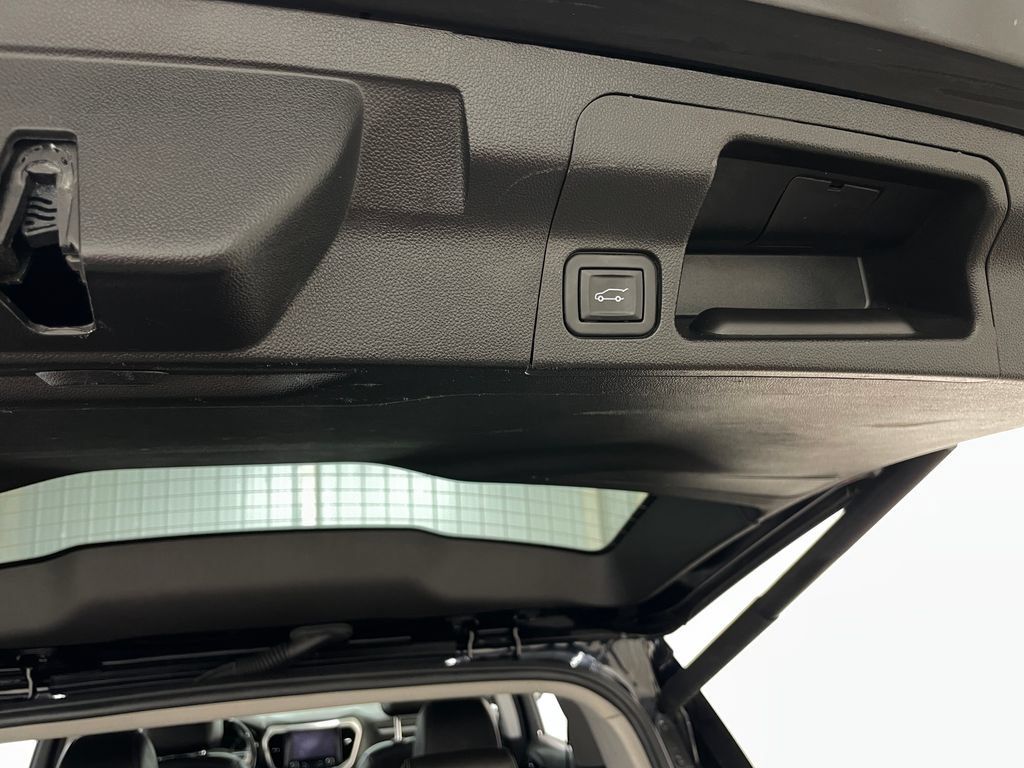 Used 2023 GMC Acadia SLT w/ Technology Package AWD/4WD image 60