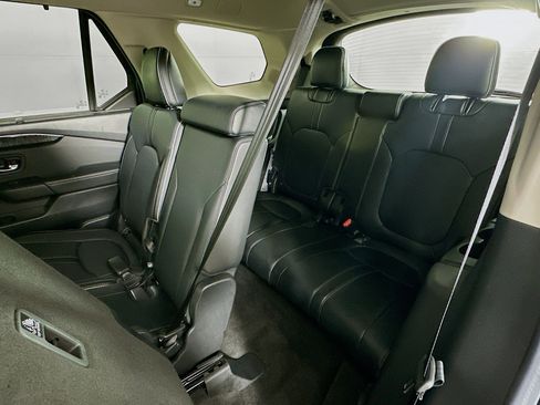 Used 2025 Honda Pilot Elite image 31