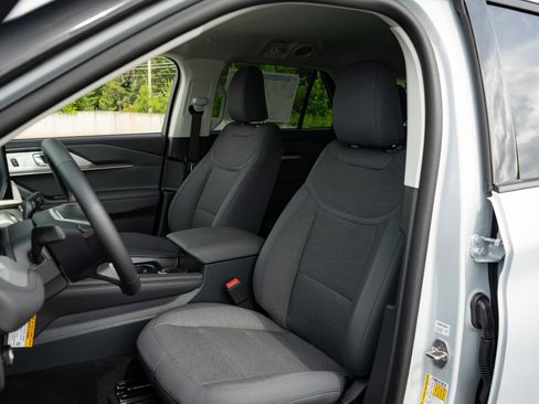 New 2026 Ford Explorer Active RWD image 15