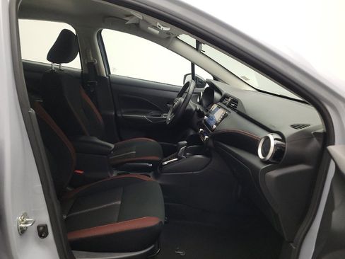 Used 2025 Nissan Versa SR FWD image 19