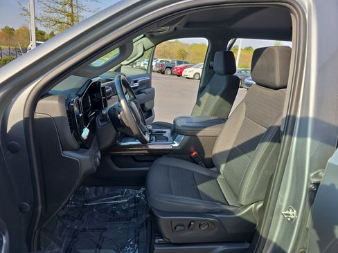 Used 2023 Chevrolet Silverado 1500 RST w/ Z71 Off-Road Package AWD/4WD image 16