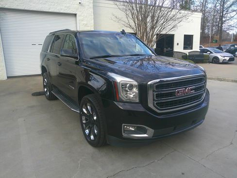 Used 2018 GMC Yukon SLT image 2