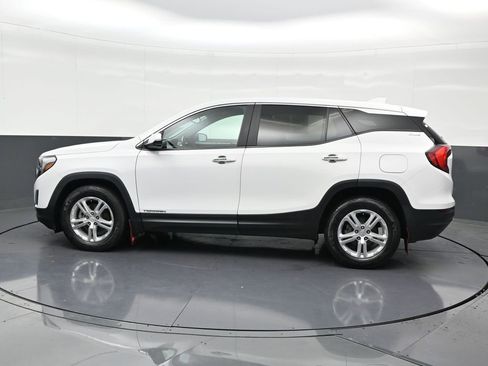 Used 2021 GMC Terrain SLE image 2