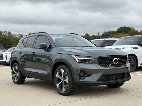 New 2026 Volvo XC40 B5 Plus w/ Protection Package Premier AWD/4WD image 4