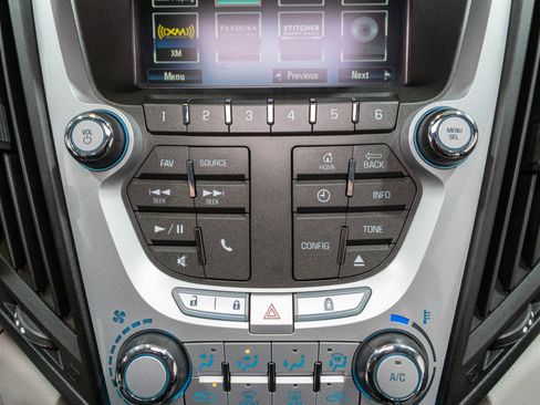 Used 2015 Chevrolet Equinox LT w/ Driver Convenience Package image 17