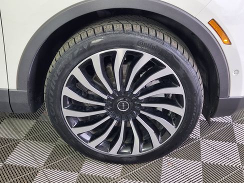 Used 2022 Lincoln Nautilus Black Label w/ Class II Trailer Tow Package image 9