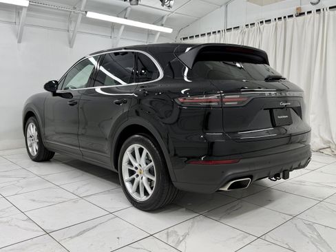 Certified 2023 Porsche Cayenne AWD/4WD image 3