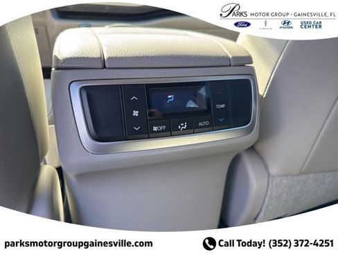 Used 2017 Toyota Highlander Limited image 17