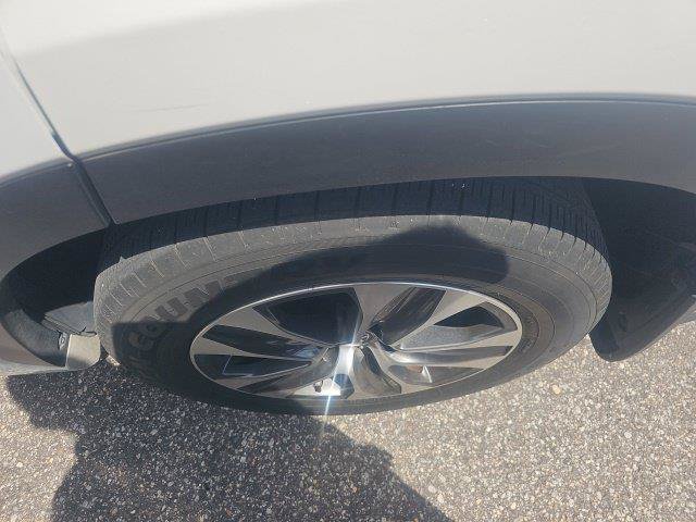 Used 2023 Toyota Highlander XLE FWD image 11