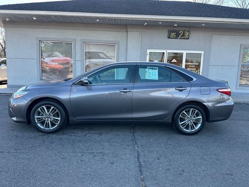 Used 2016 Toyota Camry SE image 4