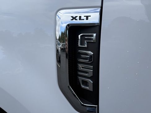 Used 2017 Ford F350 XLT w/ Camper Package image 9