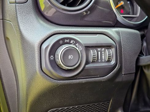 Used 2022 Jeep Wrangler Unlimited Sport AWD/4WD image 12