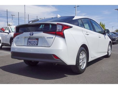 Used 2022 Toyota Prius LE FWD image 4