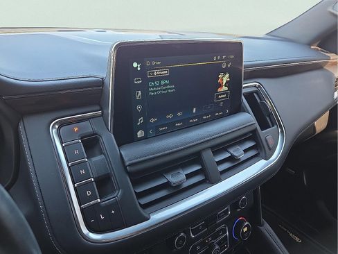 Used 2022 Chevrolet Tahoe Z71 w/ Z71 Off-Road Package image 16