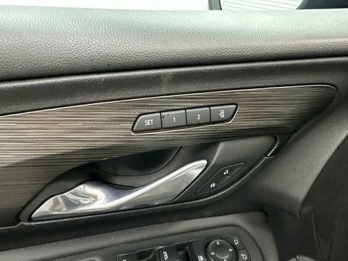 Used 2024 GMC Terrain SLT FWD image 12