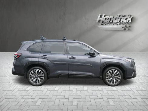 Used 2025 Subaru Forester Touring w/ Popular Package - Touring AWD/4WD image 10