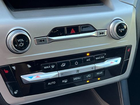 Used 2022 Ford Explorer XLT w/ Equipment Group 202A image 25