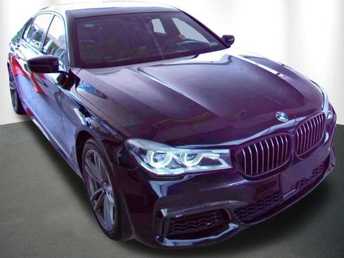 Used 2019 BMW 750i xDrive w/ Luxury Rear Seating Package AWD/4WD image 10
