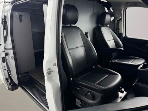 Used 2022 Mercedes-Benz Metris image 12
