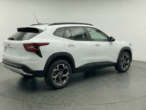 Used 2025 Chevrolet Trax LT image 9