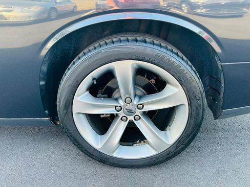 Used 2017 Dodge Challenger R/T RWD image 10