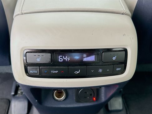 Used 2022 Hyundai Palisade SEL w/ Premium Package FWD image 18